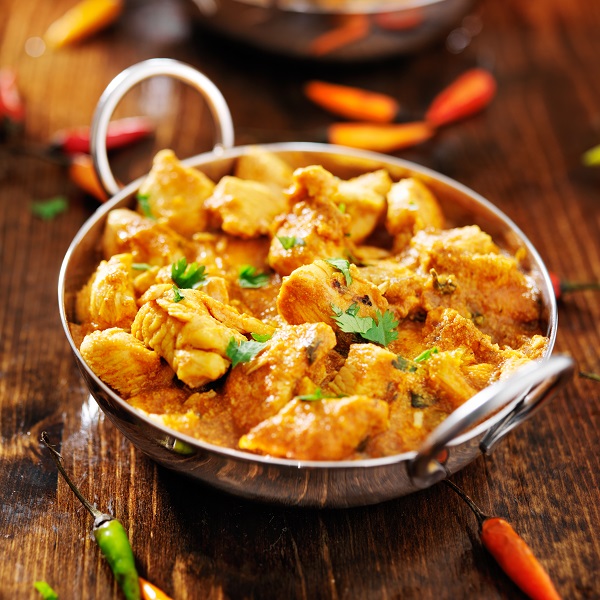 indian chicken curry in balti dish